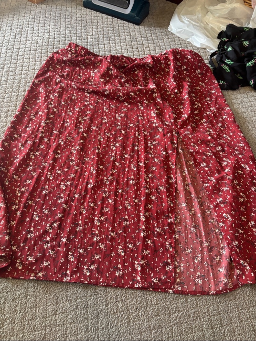 SHEIN Burgundy Floral Pleated Midi Skirt